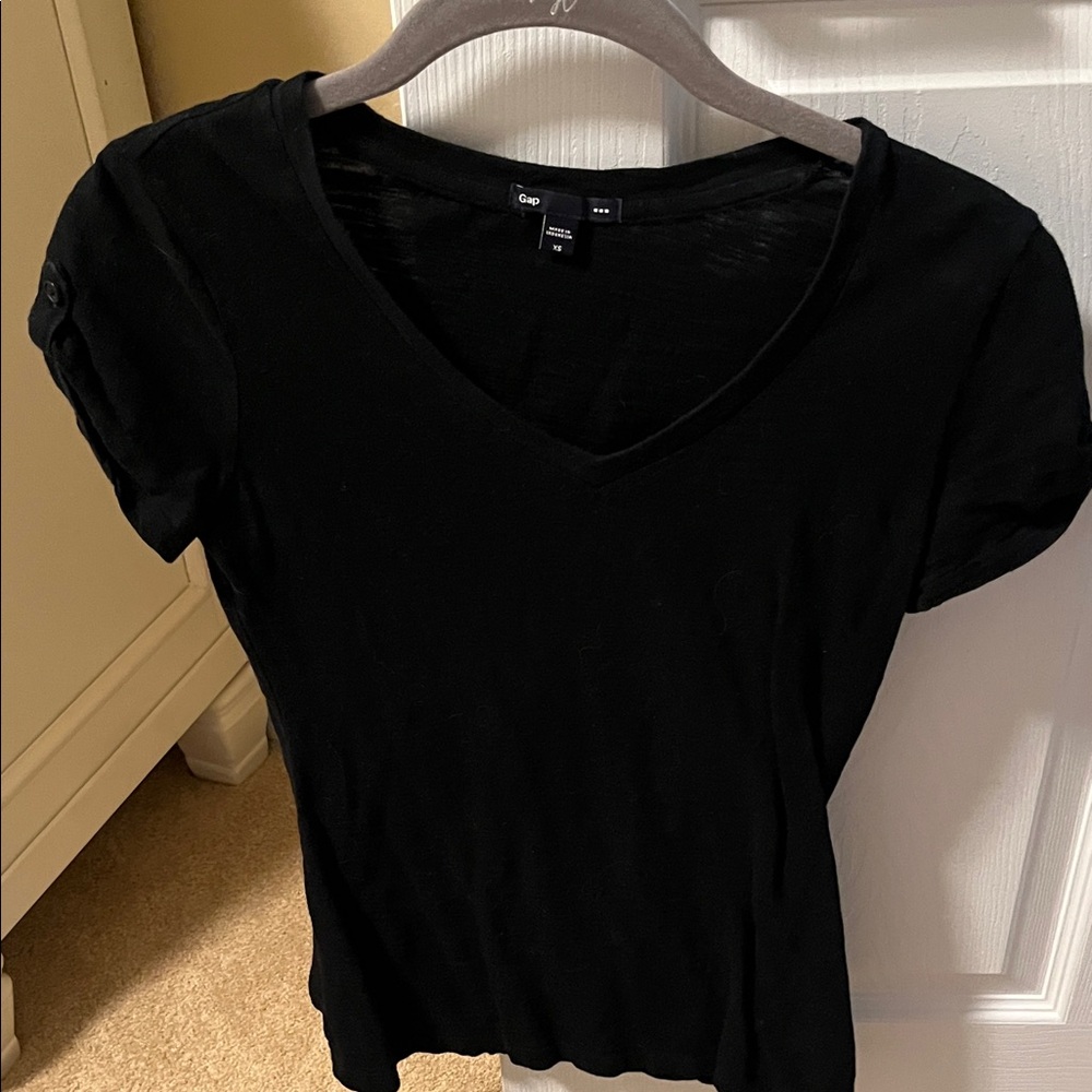 GAP Black Short Sleeve V-Neck Tee